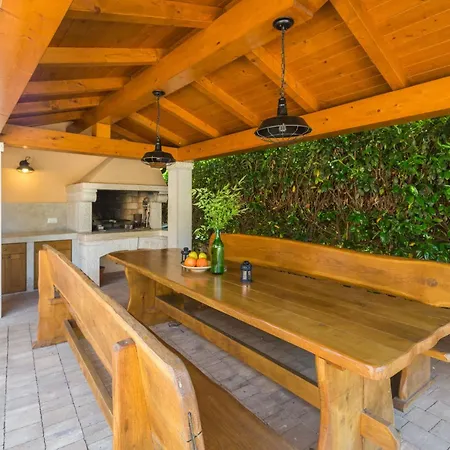 Apartment Strandnahe Marea Mit Pool Und Garten Poreč